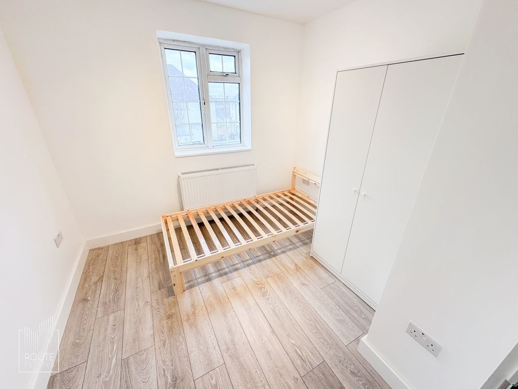 Room to rent in Farndale Road, Palmers Green N13, £700 pcm