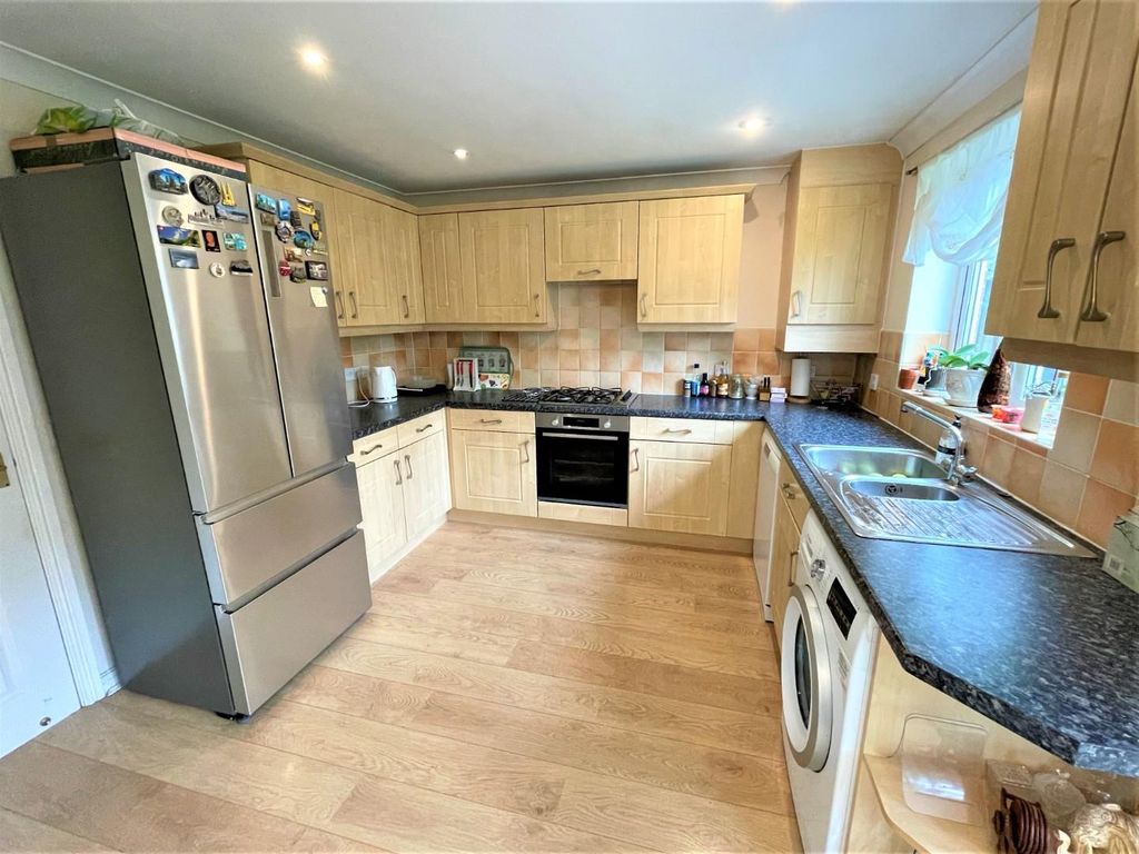 6 bed detached house to rent in Apsley Way, Ingleby Barwick, Stockton-On-Tees TS17, £1,695 pcm