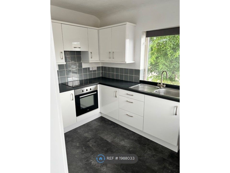 2 bed flat to rent in East Didsbury, Manchester M19, £1,000 pcm