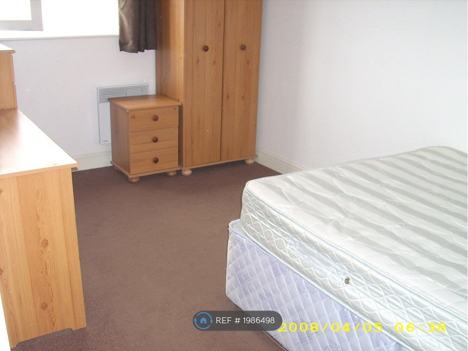2 bed flat to rent in The Gallery, Manchester M14, £1,200 pcm