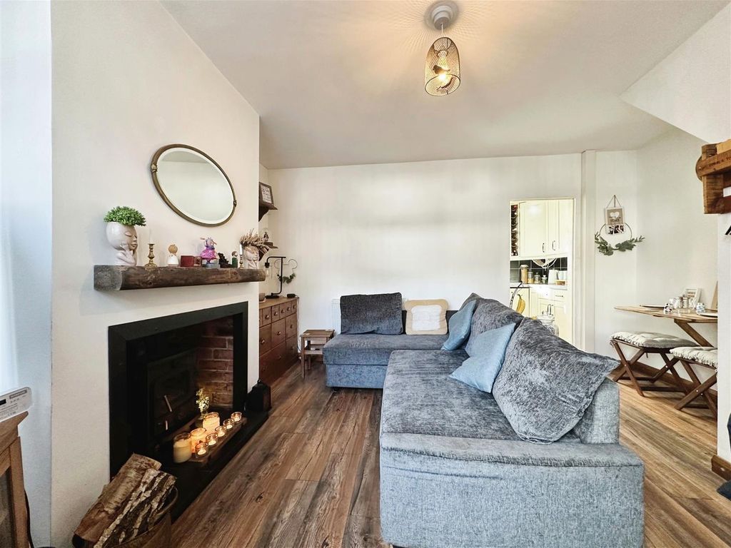 2 bed terraced house for sale in Hamlyn Drive, Hull HU4, £105,000