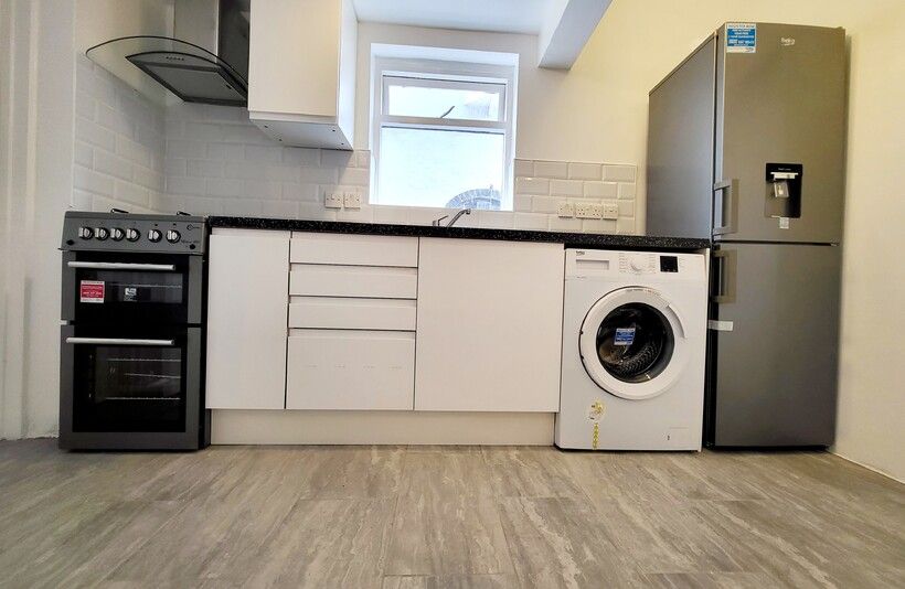 1 bed flat to rent in Flat 1, Warrior Court, 55 Warrior Square East, Southend-On-Sea, Essex SS1, £900 pcm