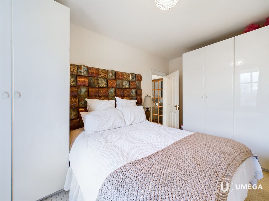 2 bed flat for sale in Craigmillar Castle Loan, Craigmillar, Edinburgh EH16, £155,000