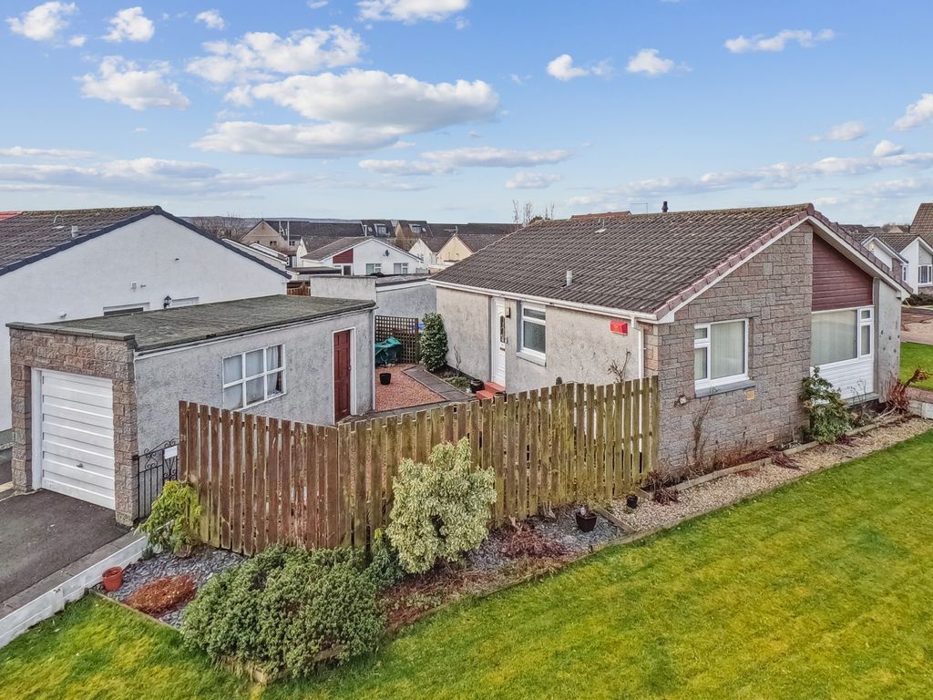 3 bed detached bungalow for sale in Chisholm Avenue, Causewayhead, Stirling FK9, £220,000