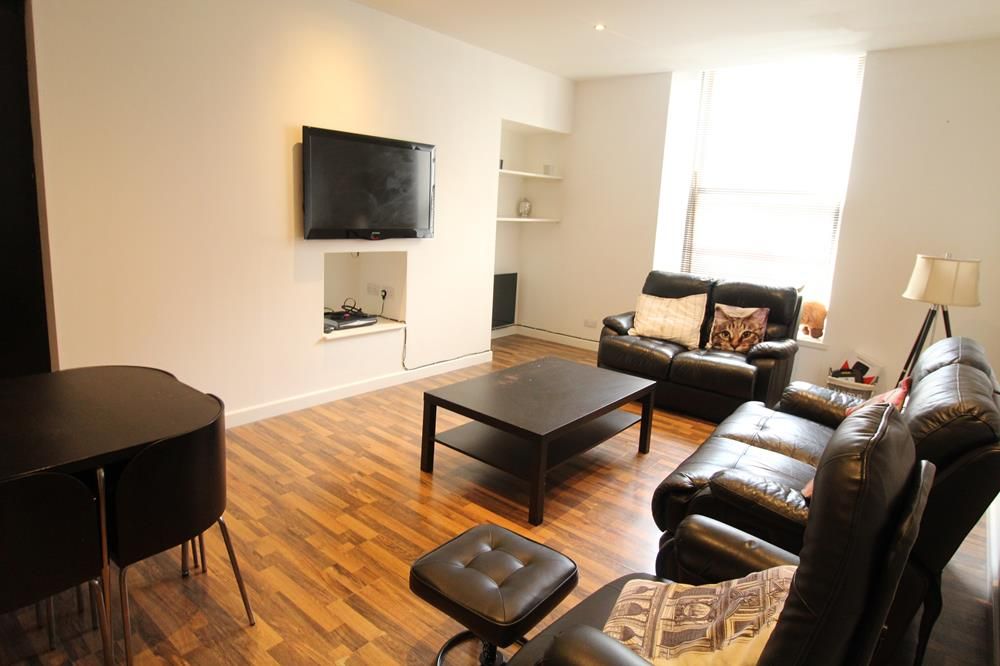 2 bed flat to rent in Adelphi, First Floor AB11, £760 pcm