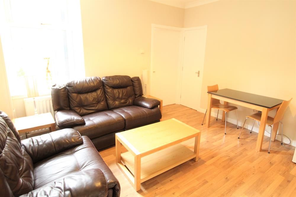 2 bed flat to rent in Union Grove, Aberdeen AB10, £725 pcm