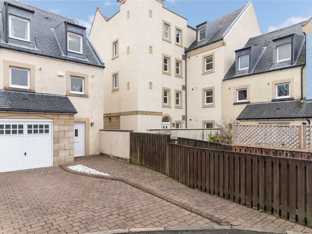 3 bed town house for sale in Harbour Square, Inverkip, Greenock, Inverclyde PA16, £290,000