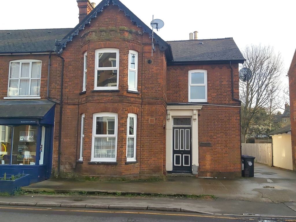 1 bed flat to rent in Walsworth Road, Hitchin SG4, £950 pcm