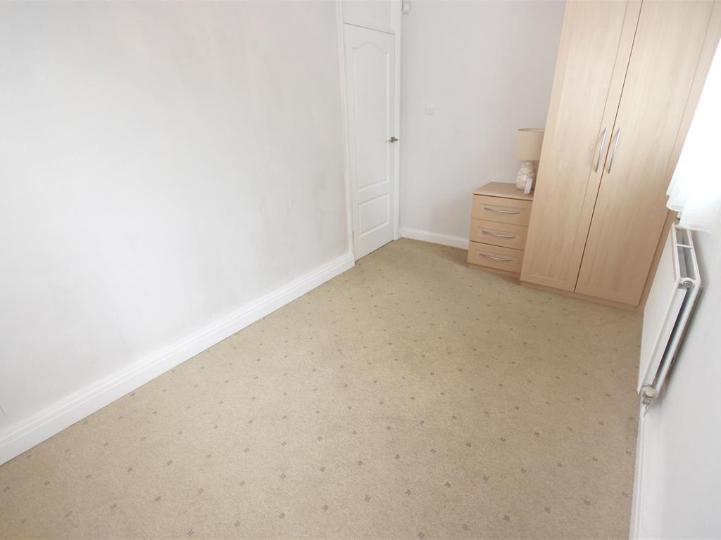 2 bed flat to rent in Bradway Road, Bradway, Sheffield S17, £750 pcm