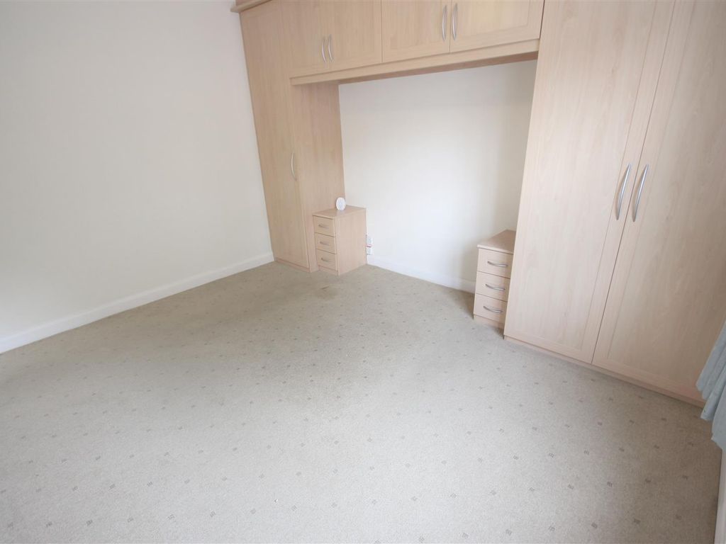 2 bed flat to rent in Bradway Road, Bradway, Sheffield S17, £750 pcm