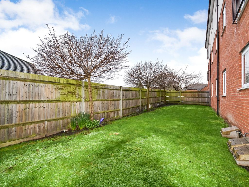 2 bed flat for sale in Holymead, Calcot, Reading RG31, £230,000