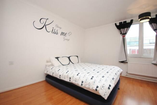 1 bed flat for sale in Kinglake Street, London SE17, £260,000