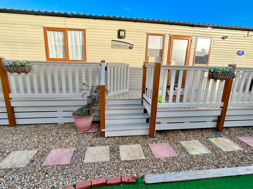 2 bed mobile/park home for sale in Melville Road, Portsmouth PO4, £89,995