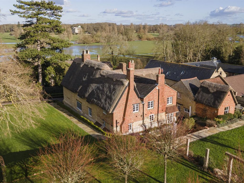 5 bed property for sale in Gayhurst, Newport Pagnell MK16, £1,400,000
