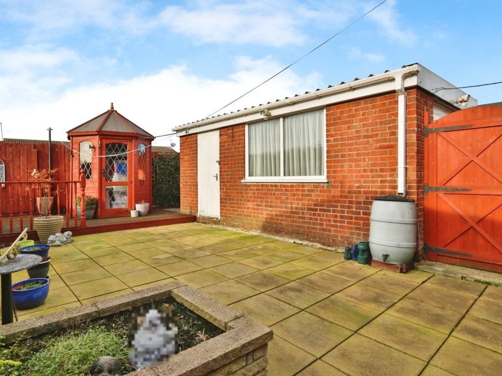 2 bed semi-detached bungalow for sale in Borrowdale, Hull HU7, £140,000