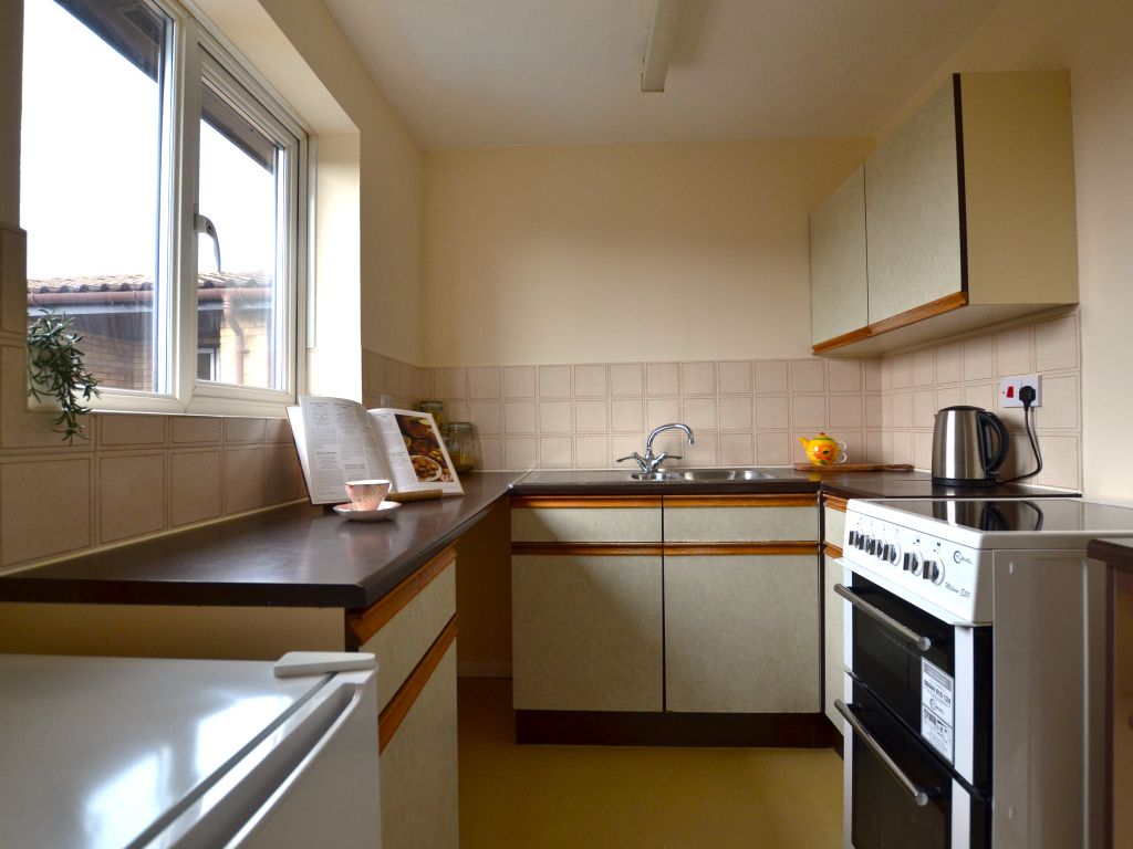 1 bed flat for sale in Ainsley Close, London N9, £160,000