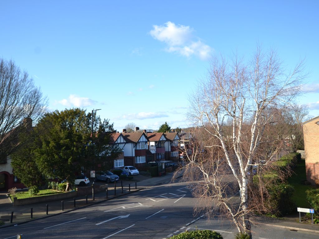 1 bed flat for sale in Ainsley Close, London N9, £160,000