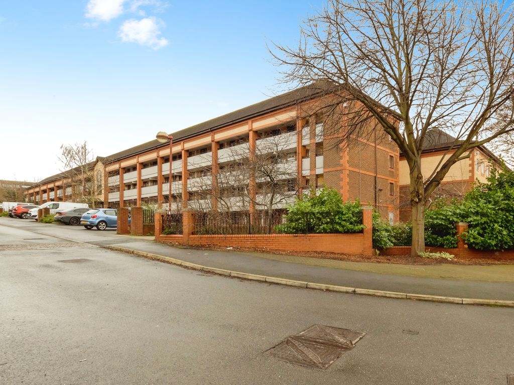 1 bed flat for sale in Argyle Court, Nottingham, Nottinghamshire NG7, £100,000