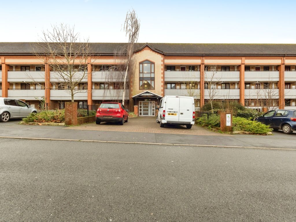 1 bed flat for sale in Argyle Court, Nottingham, Nottinghamshire NG7, £100,000