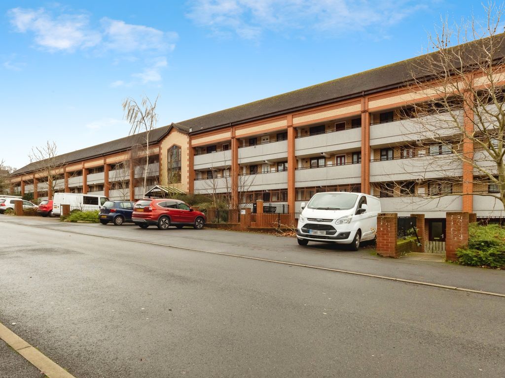 1 bed flat for sale in Argyle Court, Nottingham, Nottinghamshire NG7, £100,000