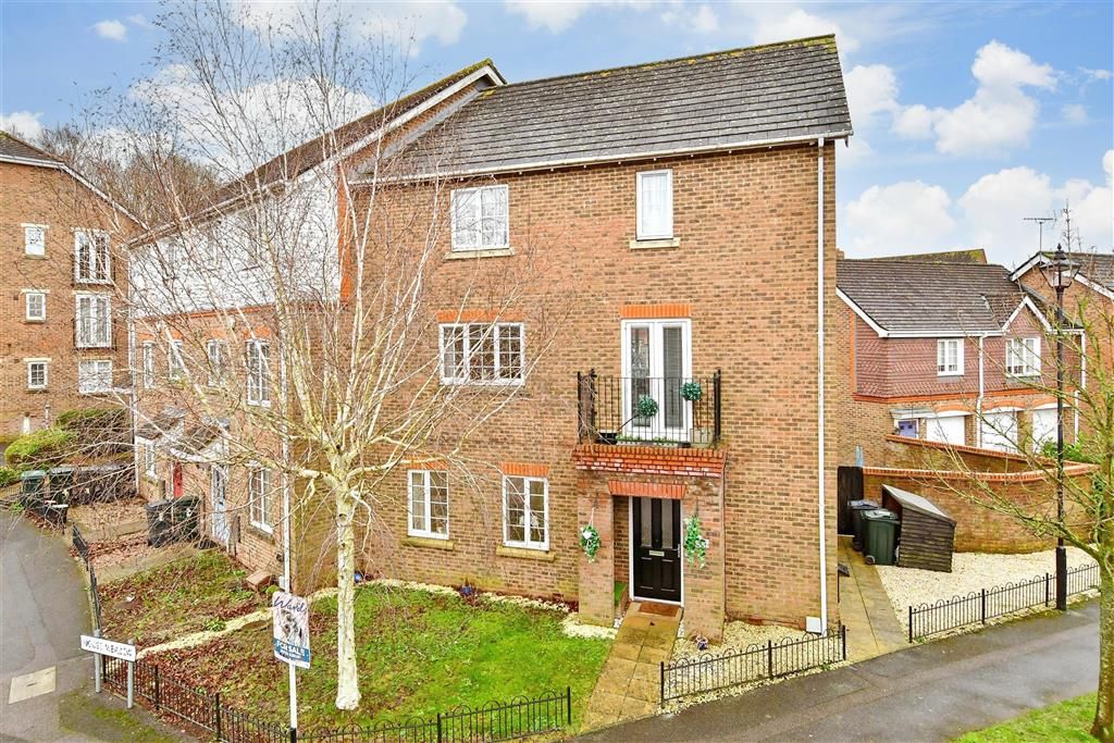 3 bed town house for sale in Imperial Way, Singleton, Ashford, Kent TN23, £244,500