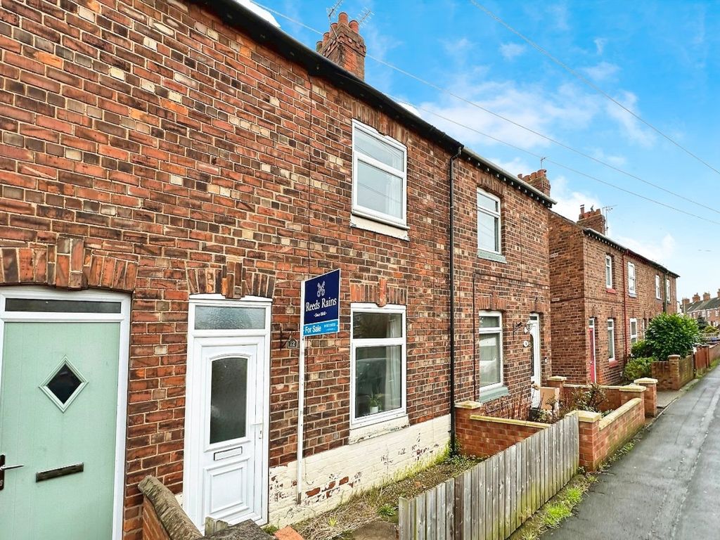 2 bed terraced house for sale in Bondgate, Selby, North Yorkshire YO8, £140,000