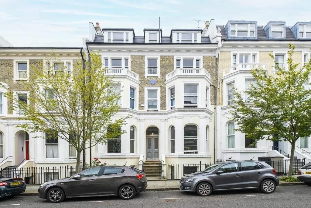 1 bed flat to rent in Campden Hill Gardens, London W8, £3,300 pcm