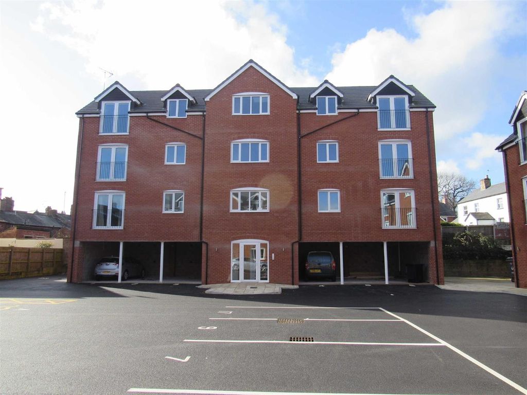 2 bed flat to rent in The Tanyard Square, Oak Street, Oswestry SY11, £740 pcm