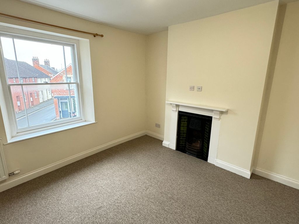 2 bed flat to rent in Edward Street, Westbury BA13, £825 pcm