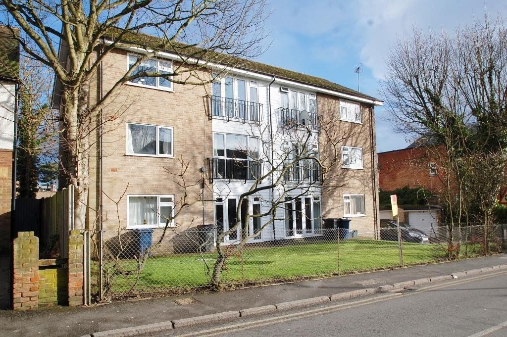 2 bed flat for sale in One Tree Place, Station Road, Amersham, Buckinghamshire HP6, £325,000