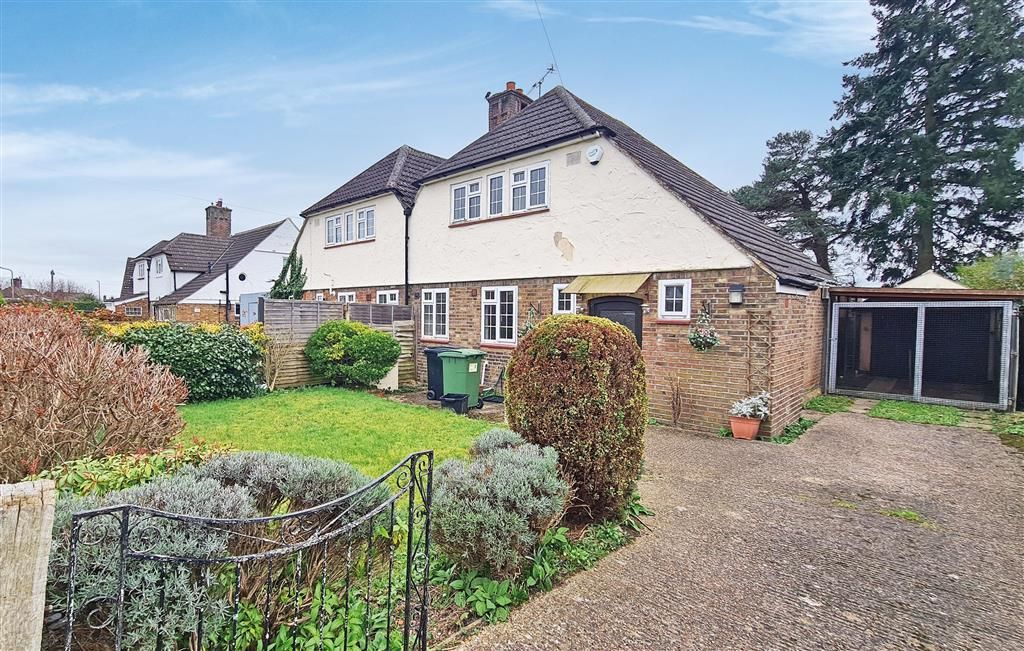 3 bed semi-detached house for sale in Malthouse Square, Beaconsfield HP9, £380,000