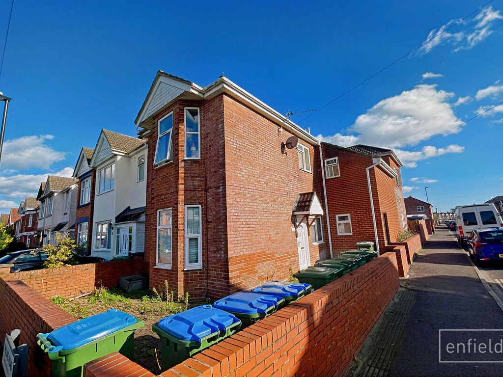 1 bed flat for sale in Peveril Road, Southampton SO19, £105,000
