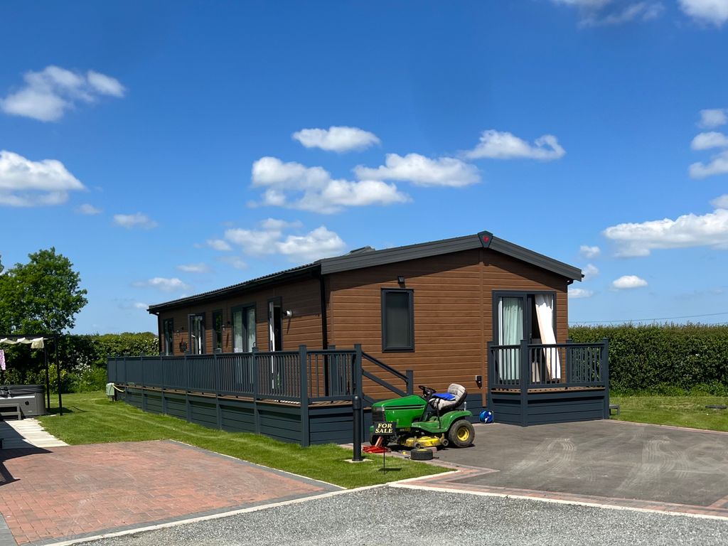 3 bed mobile/park home for sale in Bull Balk, York YO41, £175,000