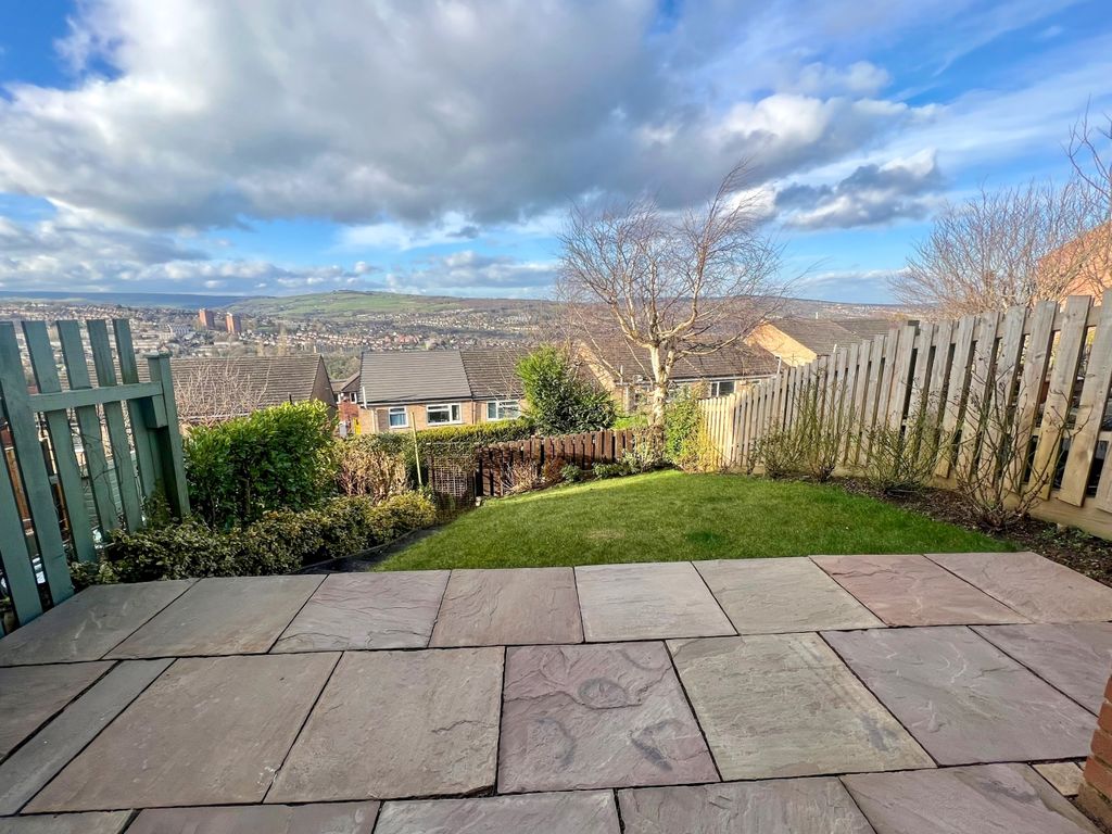 3 bed town house for sale in Stannington View Road, Crookes S10, £325,000
