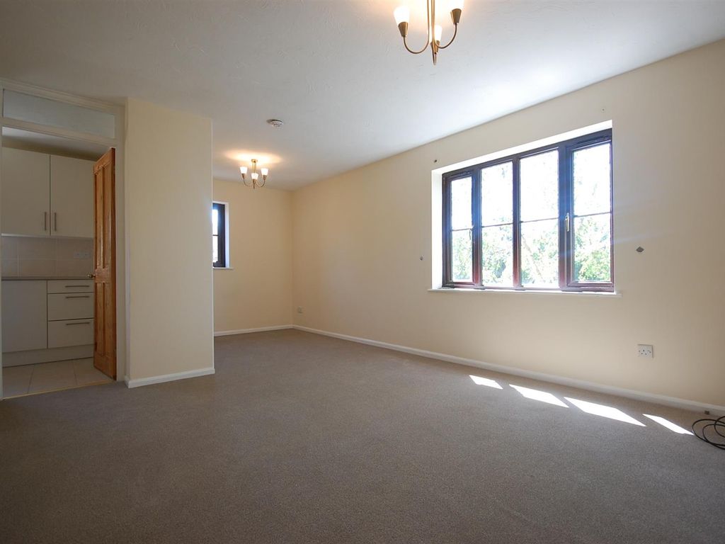 Studio to rent in Jasmin Close, Northwood, Middlesex HA6, £1,050 pcm