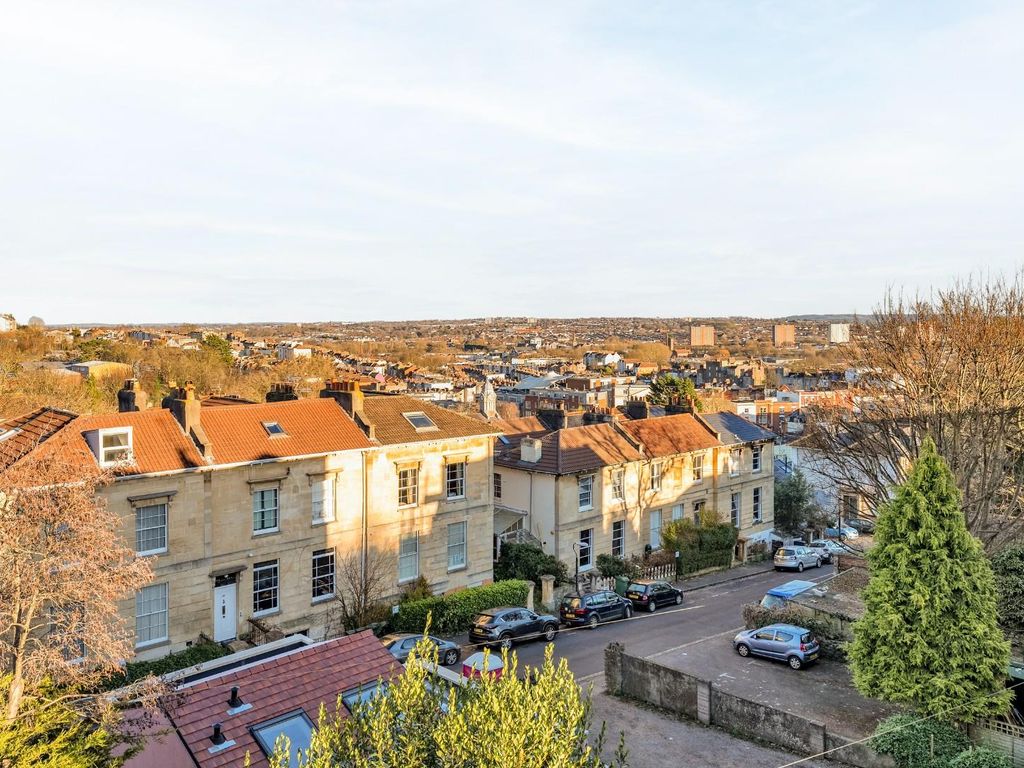 2 bed flat for sale in Sydenham Hill, Cotham, Bristol BS6, £350,000