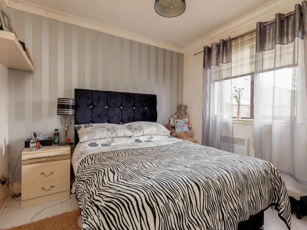 1 bed flat for sale in Grainger Street, Lochgelly KY5, £56,000