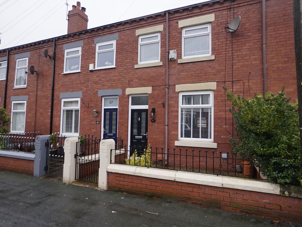 2 bed terraced house to rent in Delph Street, Wigan WN6, £825 pcm