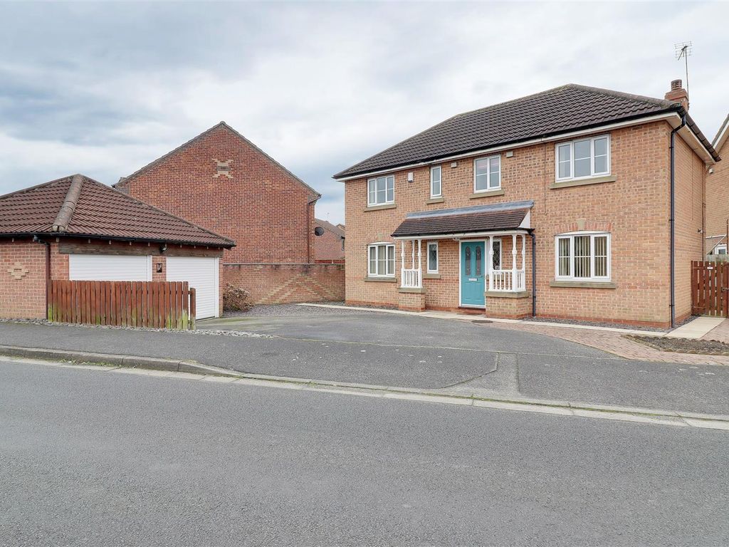 3 bed detached house for sale in Augustus Drive, Brough HU15, £330,000