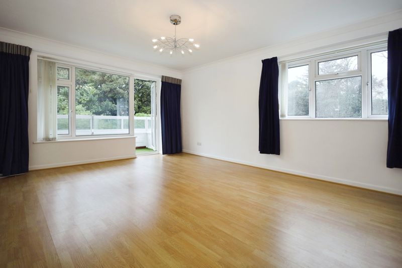 2 bed flat to rent in West Cliff Road, Bournemouth BH4, £1,250 pcm