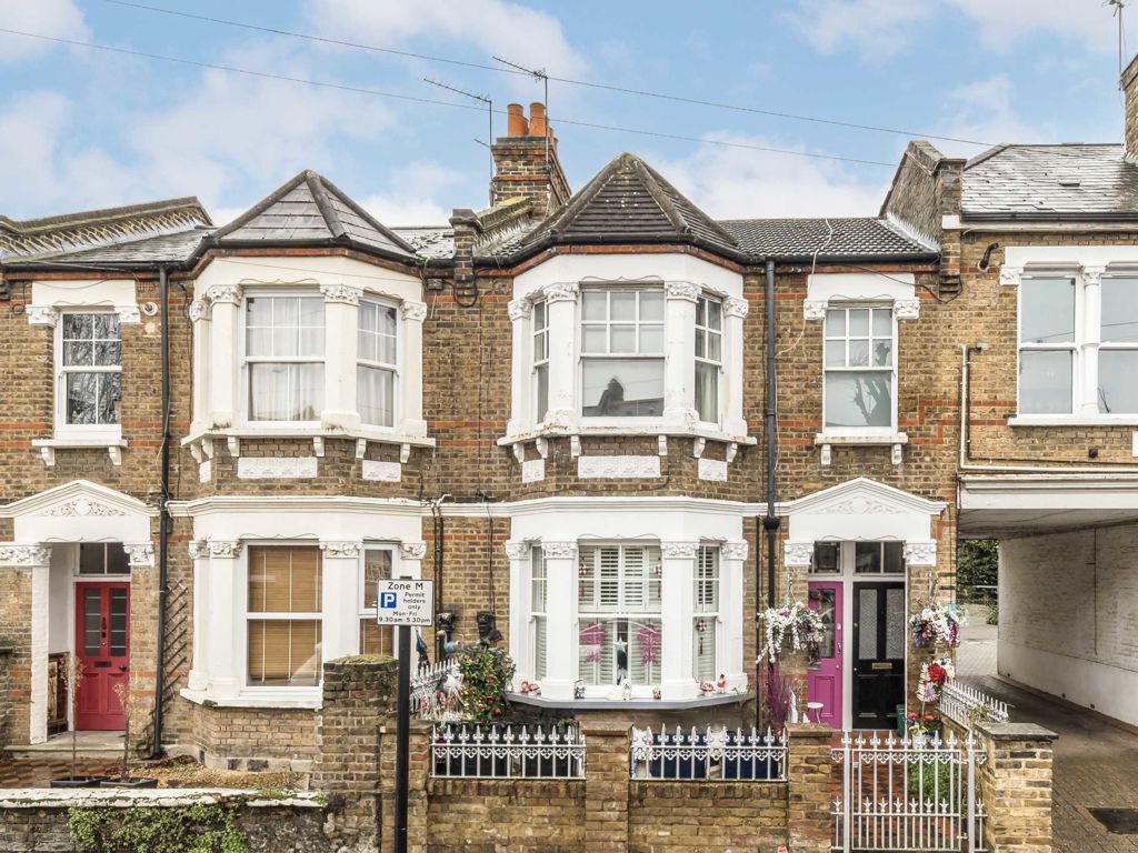 2 bed flat for sale in Beaumont Road, London W4, £535,000