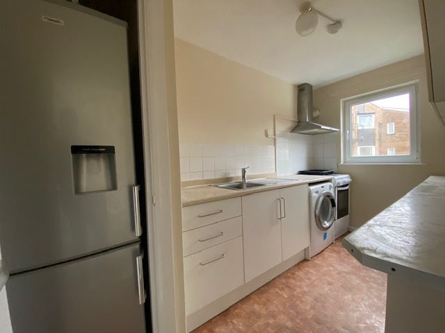 1 bed flat to rent in Coed Edeyrn, Llanedeyrn, Cardiff CF23, £850 pcm