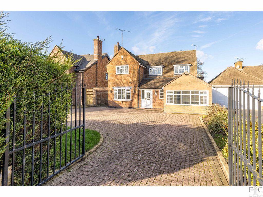 4 bed detached house for sale in The Fairway, Leicester LE2, £850,000