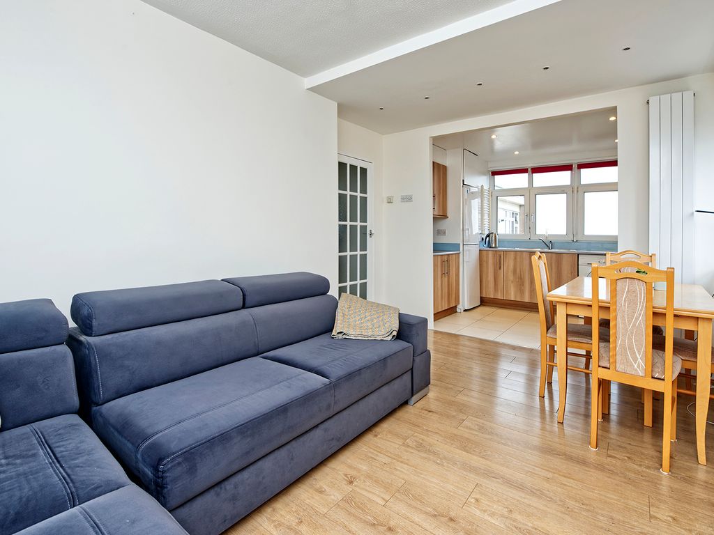 2 bed flat for sale in Wimbledon Park Side, London SW19, £345,000
