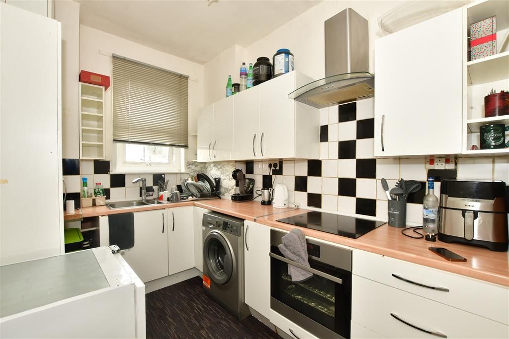 1 bed flat for sale in Brooks Avenue, London E6, £172,000