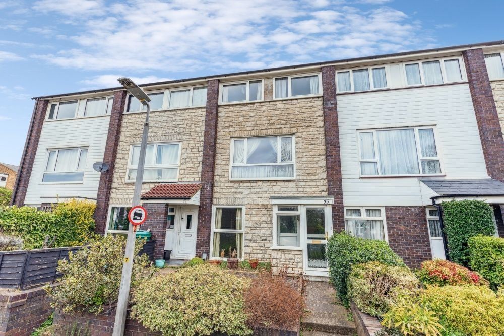 4 bed town house for sale in Roebuck Gate, Stevenage SG2, £325,000