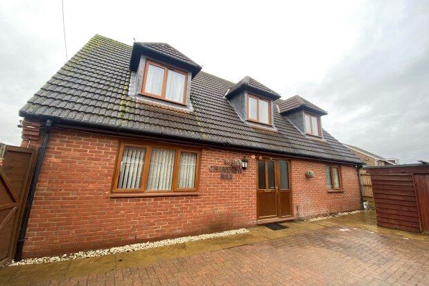4 bed chalet to rent in Hitchin Road, Biggleswade SG18, £1,750 pcm