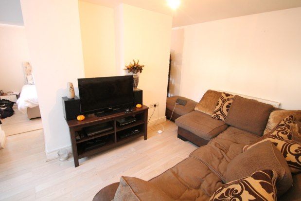 1 bed flat to rent in Park Hill, Bromley BR1, £1,250 pcm