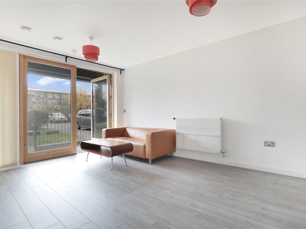 1 bed flat for sale in Capworth Street, Leyton, London E10, £270,000