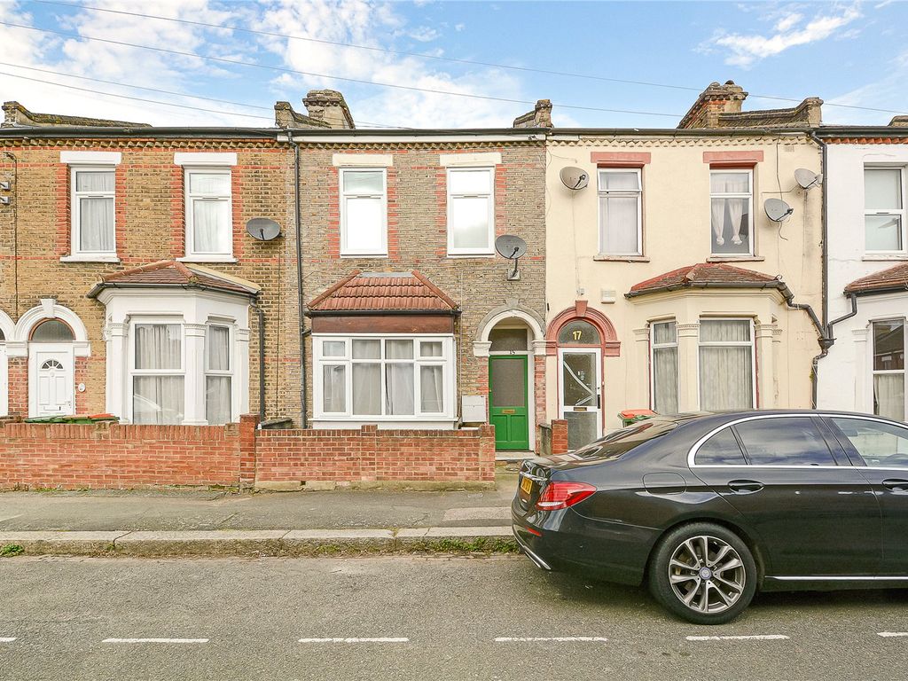 1 bed flat for sale in Knox Road, Forest Gate, London E7, £275,000
